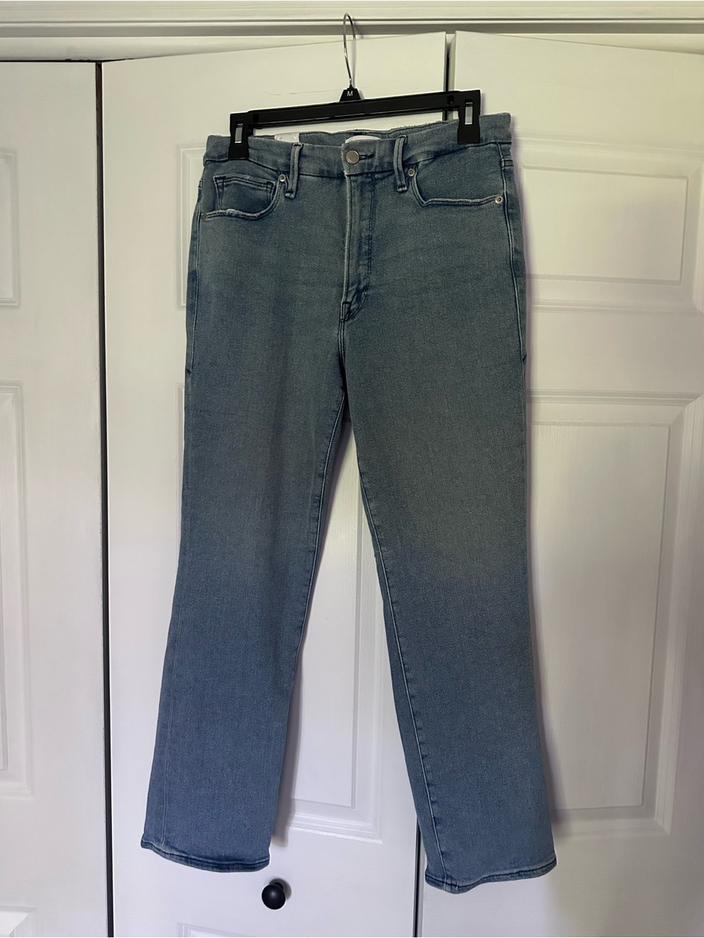 Good American Straight Leg Jeans in Light Blue Denim